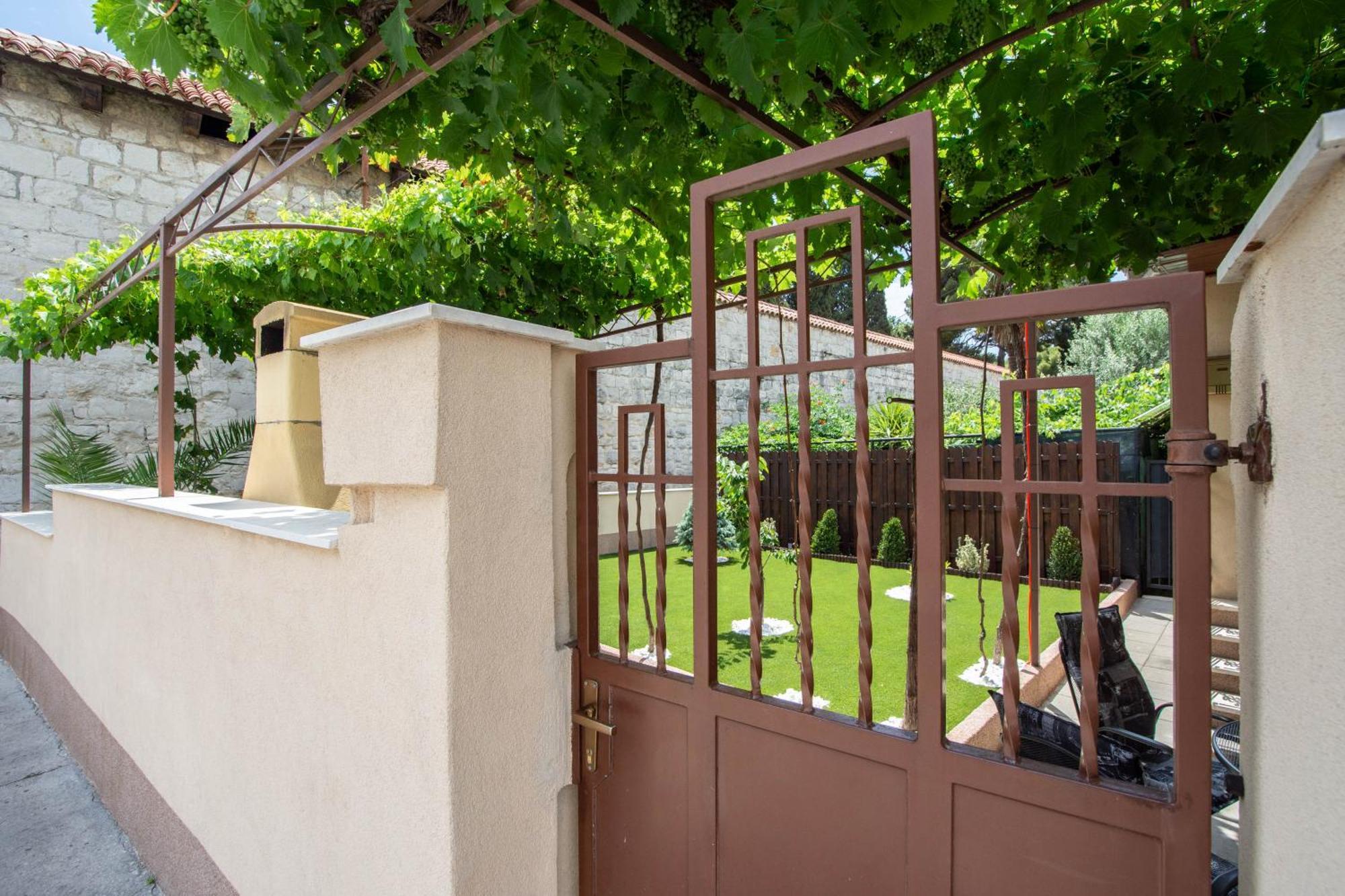 Antique Garden Villa Split Bagian luar foto